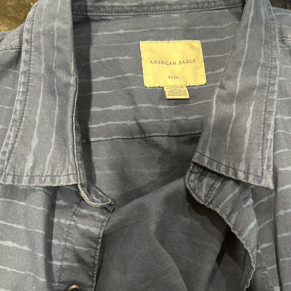 American Eagle, Old Navy - Short-sleeve, collared, button down - Picture 2 of 4